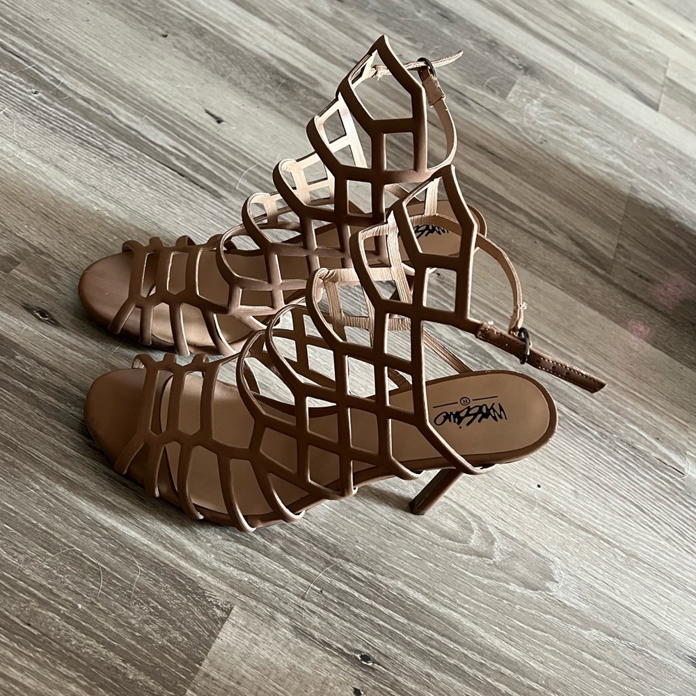 Womens heels - Picture 2 of 2